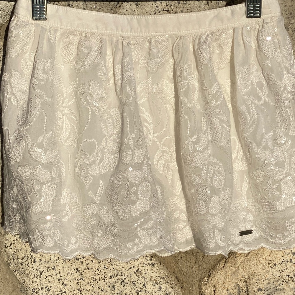Abercrombie Girls embroidered white with sequence detail skirt Sz M